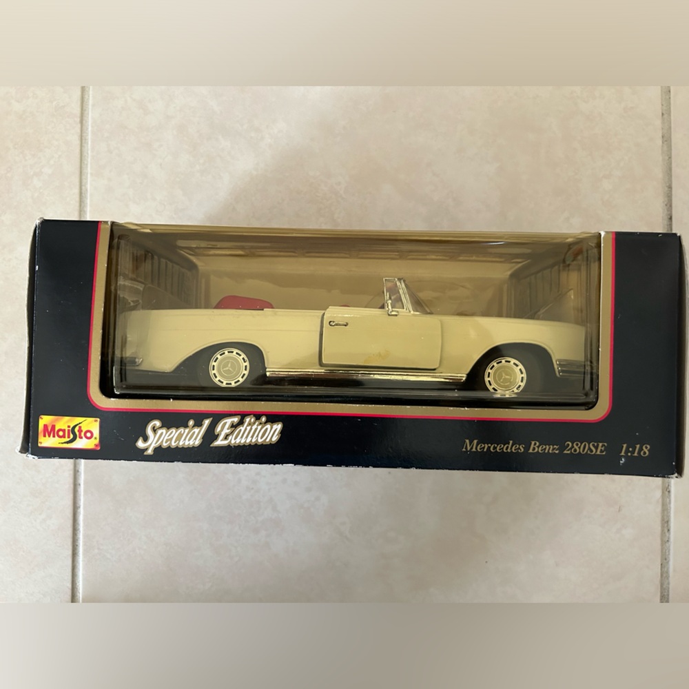 Vintage Maisto Special Edition 1966 Mercedes Benz 280SE Model Collectible